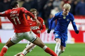 米乐M6登录-包含切尔西新援表现不佳，球迷质疑管理层决策的词条