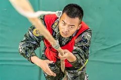 米乐APP下载-包含队员展示技术风采，备战国际激战赛的词条