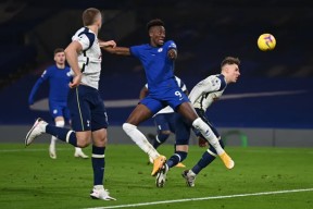 米乐M6登录-包含车尔西艰难战胜塞维利亚，领跑小组的词条