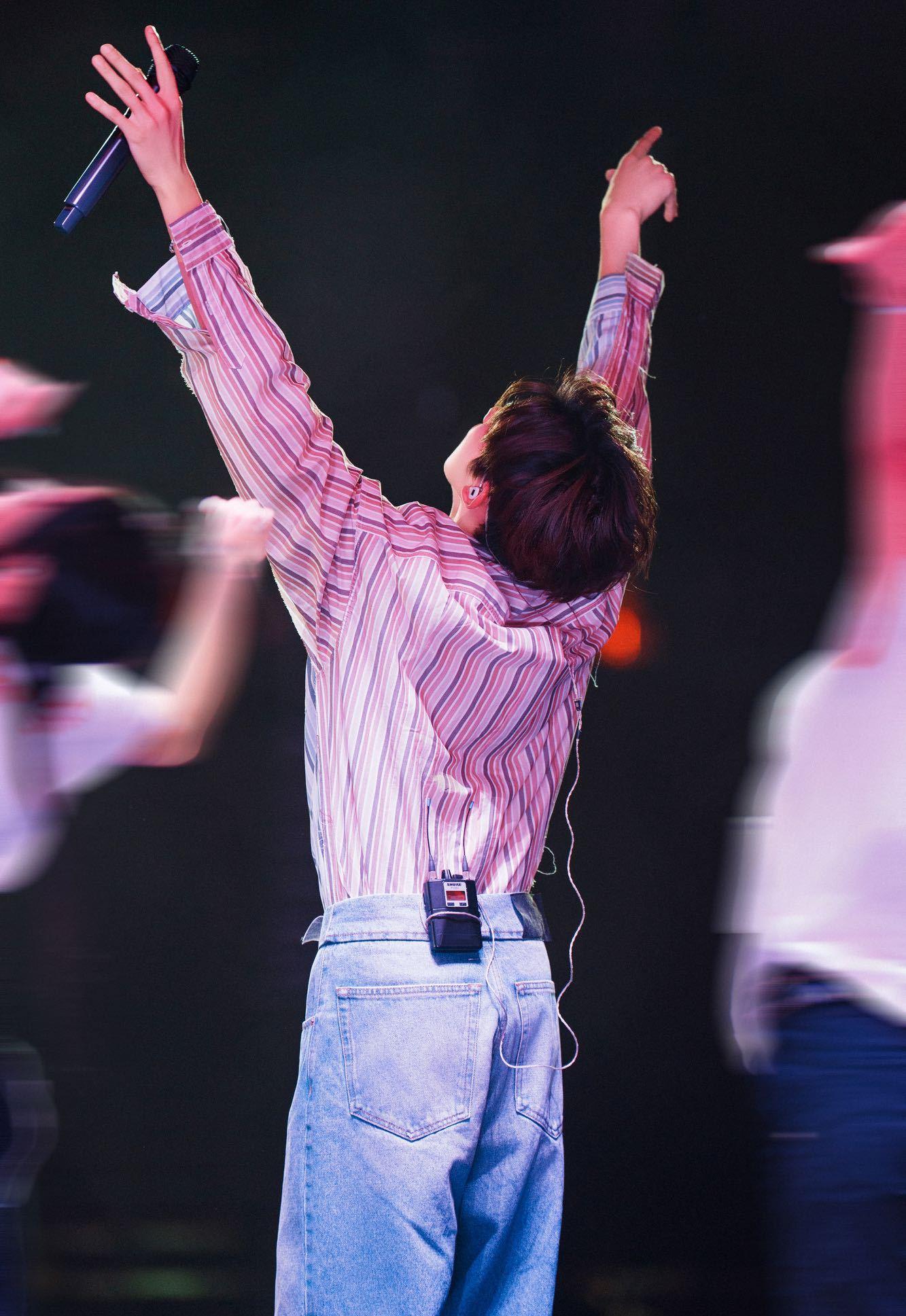 天津主帅试用新战术狂热粉丝期待胜利