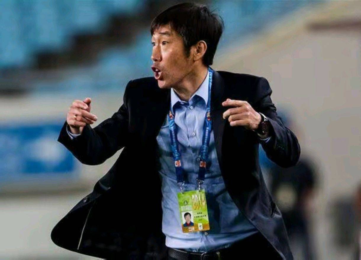 天津主帅试用新战术狂热粉丝期待胜利